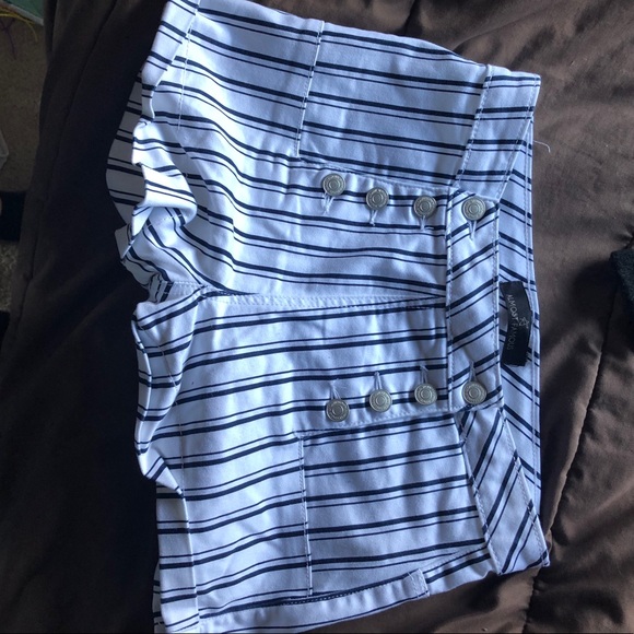 Waist high shorts - Picture 1 of 1